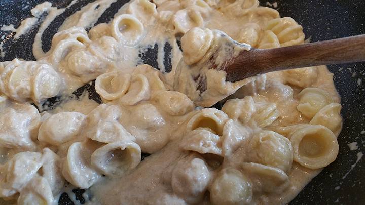 Orecchiette con crema di funghi preparazione 8